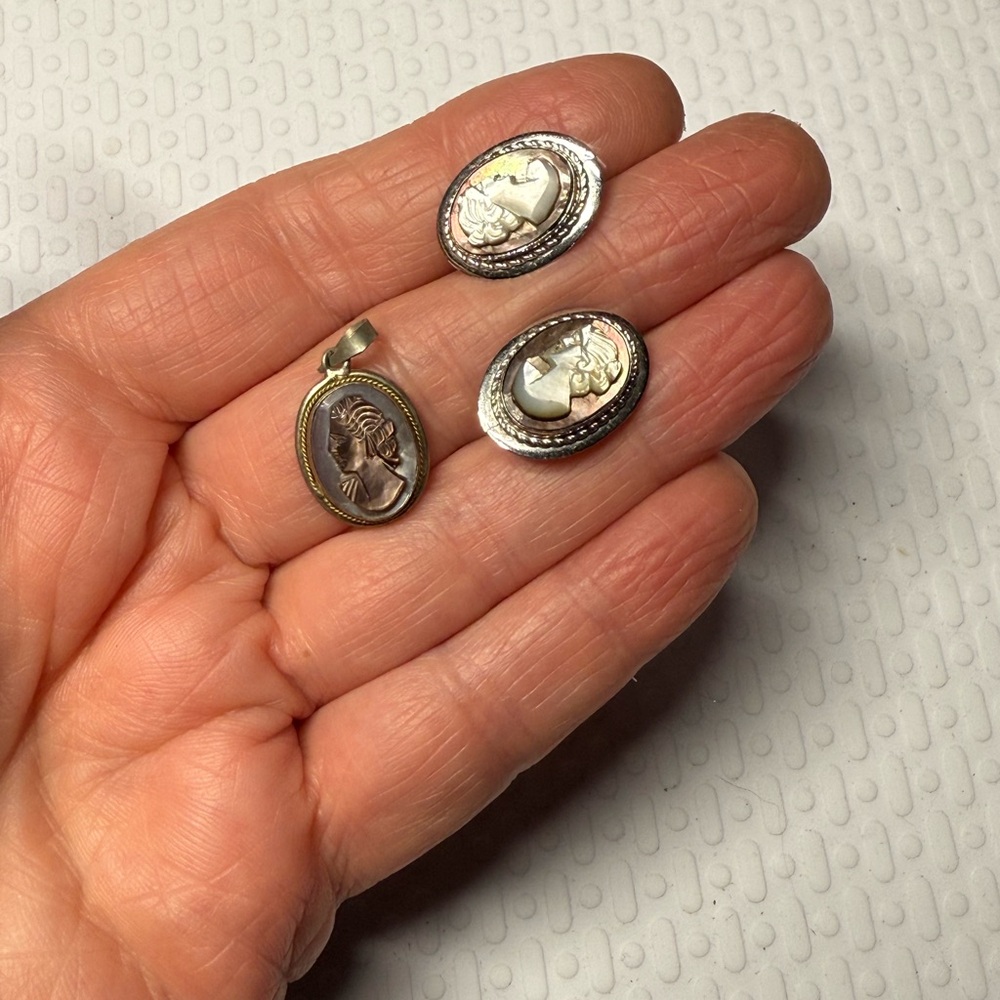 86.)Elegant Silver Cameo Jewelry Set. Common law marriage. Ha